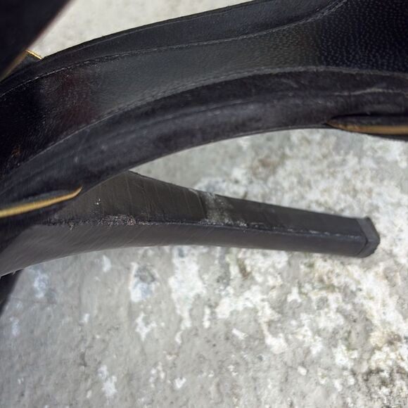 Fendi T strap suede platforms with gold grommets - Picture 13 of 13